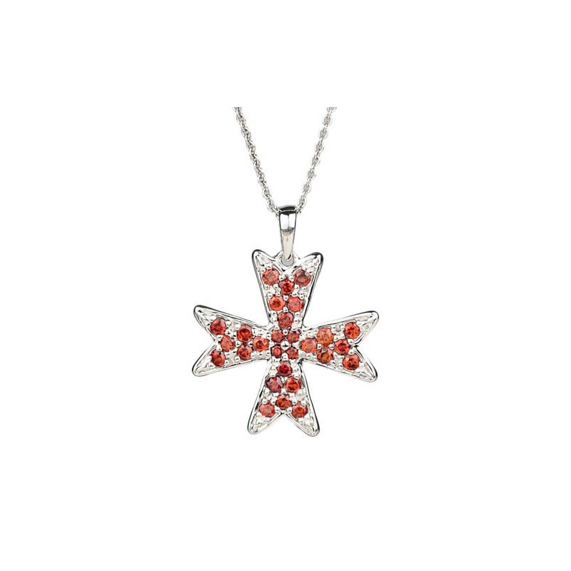 Le pendentif croix de Malte