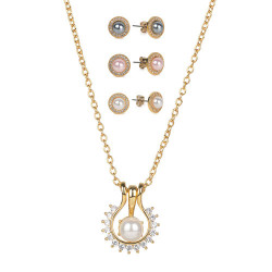 La parure aux perles...