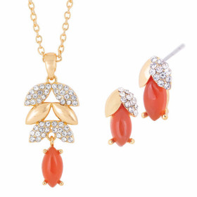 La parure en cornaline, par l’Homme Moderne.