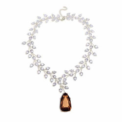 Le collier scintillant