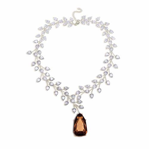 Le collier scintillant