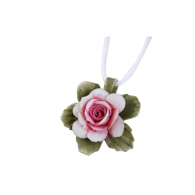 Pendentif rose de porcelaine