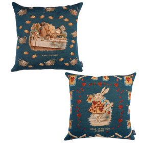 Les deux housses de coussin Alice au pays des merveilles, par l’Homme Moderne.