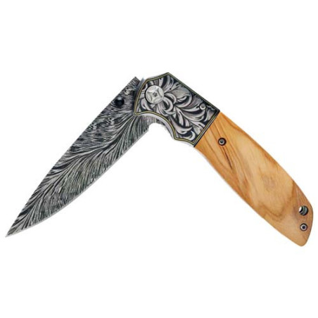 Le couteau gravé en bois