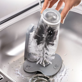 Brosse nettoie-verre, par l’Homme Moderne.