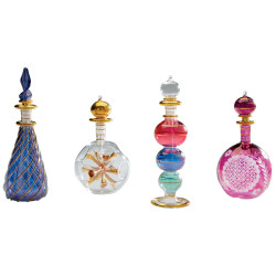 Les quatre flacons de parfum égyptiens