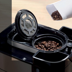 Machine à café à broyeur intégré