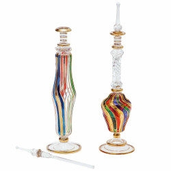 Les deux grands flacons de parfum