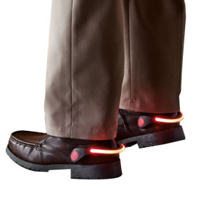 Clips lumineux pour chaussures - la paire, par l’Homme Moderne.