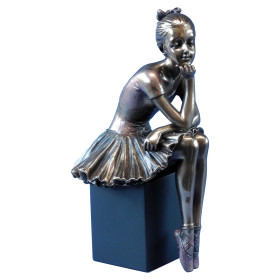 Danseuses songeuse, par l’Homme Moderne.