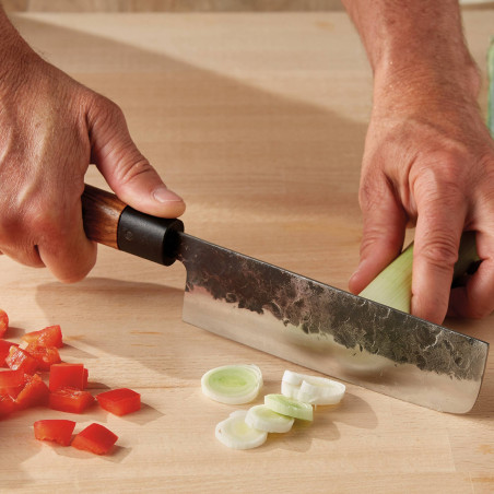 Couteau Nakiri découpe facile