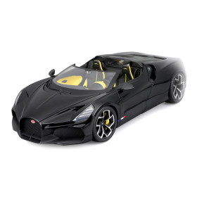 La Bugatti Mistral noire, par l’Homme Moderne.