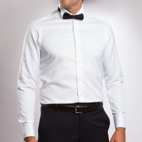 Chemise ajustée col coins cassés