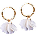 Les boucles d’oreilles pétales de nacre