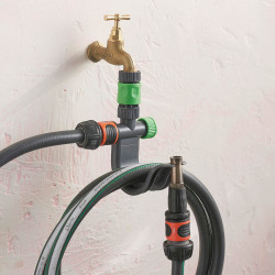 Support robinet pour tuyau avec raccord