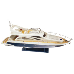 Le yacht à moteur
