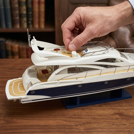 Le yacht à moteur
