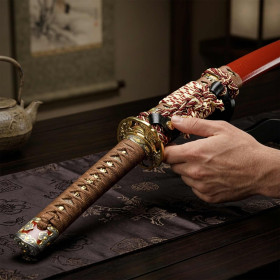 Le tachi japonais rouge