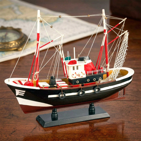 Le bateau de pêche en bois