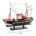 Le bateau de pêche en bois