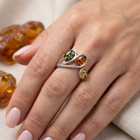 La bague ambre tricolore