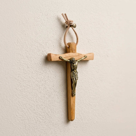 Le crucifix bois d’olivier