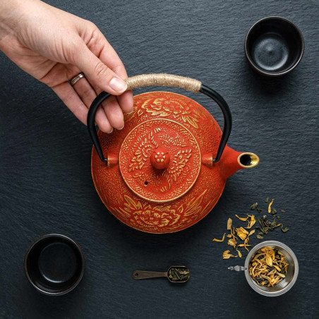 La théière en fonte traditionnelle