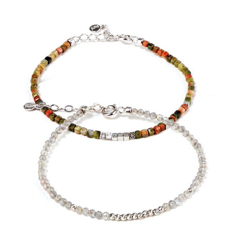 Les 2 bracelets en pierres fines
