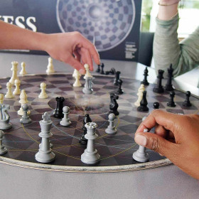Le jeu d’échecs en trio (2)