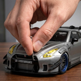 La Nissan GT-R (R35) W/ Liberty Walk Bodykit (3)