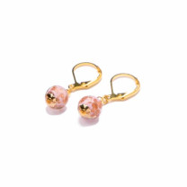 Les boucles d’oreilles Murano rose poudré