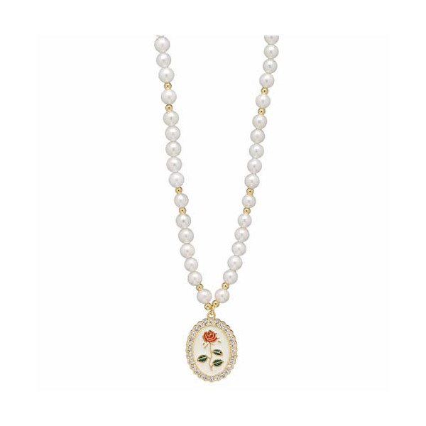 Le collier de perles avec médaillon